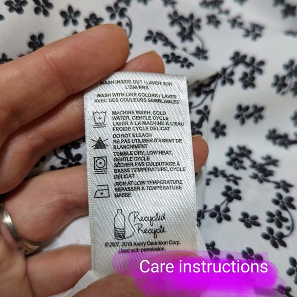 Reversible white with black flower design, size large, EUC - Picture 3 of 8